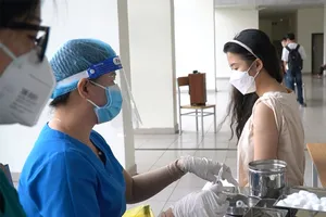 Video: 2.000 sinh viên KTX ĐH Quốc gia TP.HCM tiêm vaccine phòng COVID-19