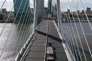 Video: Gấp rút trải thảm nhựa, lắp con lươn cầu Thủ Thiêm 2