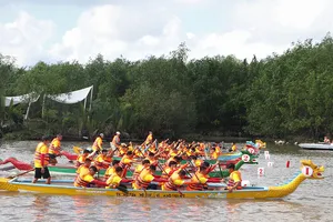 Video: Hàng trăm người tham gia giải đua thuyền truyền thống TP.HCM năm 2022