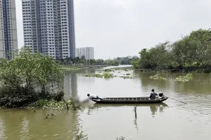 Video: Phát hiện thi thể nam thanh niên 19 tuổi trôi trên sông Sài Gòn