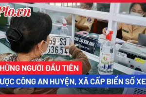 Video: Ngày đầu đăng ký biển số xe tại công an huyện, xã ở TP.HCM