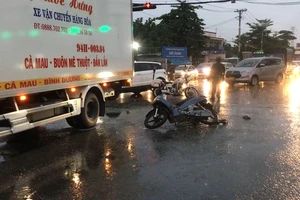 Video: Tai nạn liên hoàn khiến hai cha con tử vong tại chỗ