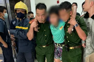 Video: Điều động 5 xe chữa cháy cứu người ở tầng 20 