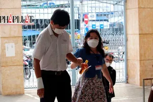 Video: Thí sinh đặc biệt, một mình một phòng thi với nhiều thiết bị hỗ trợ