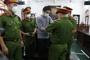 Video: Tài xế Mercedes tông nữ tiếp viên hàng không lãnh 7 năm tù, bồi thường gần 2 tỉ