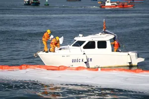 Video: Diễn tập ứng phó sự cố tràn dầu trên biển ở Đà Nẵng