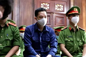 Video: Hoãn phiên tòa xử vụ bé gái 8 tuổi ở Bình Thạnh