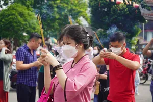 Video: Hàng trăm phật tử đến chùa tham dự Lễ Vu Lan