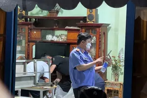 Video: Phát hiện thi thể người đàn ông đang phân huỷ dưới nền nhà 