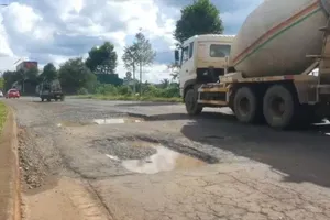 Video: Đường gần 700 tỉ sau 3 năm thông xe đã xuống cấp