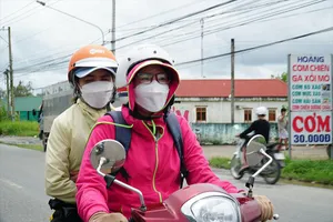 Video: Theo chân người mẹ đi tìm con gửi ở Tịnh thất Bồng Lai