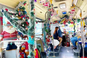 Video: 'Chuyến xe buýt Giáng sinh' độc đáo ở TP.HCM