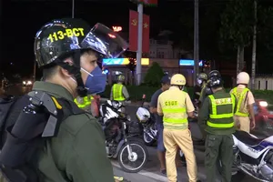 Video: Tổ tuần tra đặc biệt 171, Công an TP Dĩ An xuyên đêm trấn áp tội phạm