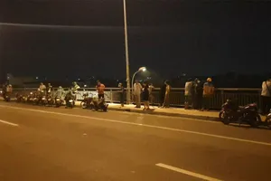 Video: Nam thanh niên nhảy cầu trước mặt cha ruột