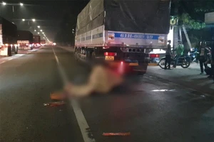 Video: Tông vào đuôi xe tải, một thanh niên chết tại chỗ