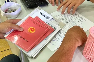 Video: Còn vài ngày nữa sổ hộ khẩu hết giá trị, dùng giấy tờ gì thay thế?