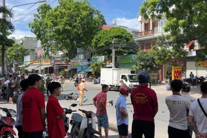 Video: Hai xe máy va chạm, 1 người chết, 1 người bị thương