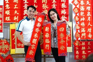 Video: Gia đình 60 năm viết liễn Tết ở TP.HCM 