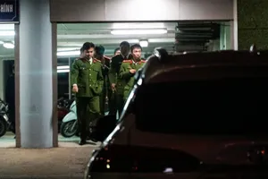 Video: Xuyên đêm khám xét tại Cục Đăng kiểm Việt Nam