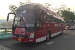 Long An: Chuyến xe 0 đồng ấm lòng công nhân về quê đón Tết