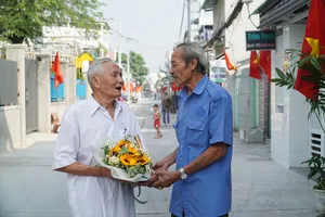 Video: Người dân vui mừng khi được mở rộng hẻm trước Tết Nguyên đán 2023 