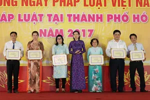 Hơn 1.500 người tham gia Ngày hội pháp luật 2017