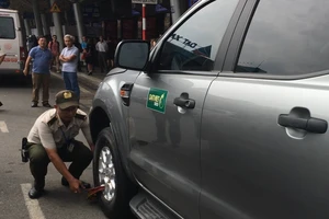 Quy trình xử lý xe đỗ quá 3 phút ở sân bay TSN