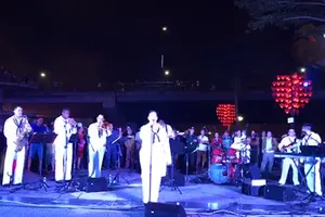 Dân Đà Nẵng hào hứng xem lính hải quân Mỹ biểu diễn