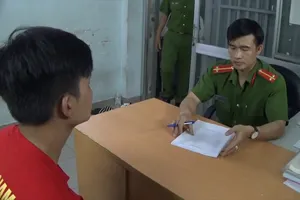 Clip: Đặc nhiệm truy đuổi bắt 2 nghi can cướp giật iPhone 