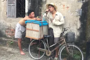 Anh bán kem cover hit Xa vắng gây 'bão mạng'