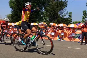 Nguyễn Tấn Hoài tung nước rút chiến thắng chặng 21