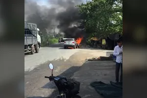 Vĩnh Long: Ô tô đang đi bỗng dưng bốc cháy