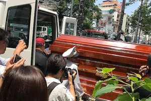 Người nhà đưa thi thể 2 'hiệp sĩ' về quê mai táng