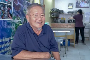 Nhà báo Nam Đồng mang nụ cười đến với người nghèo