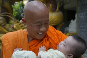 Người cha đặc biệt của những đứa trẻ bị bỏ rơi