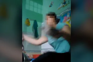 Clip: Bảo mẫu đánh trẻ mầm non ở An Giang
