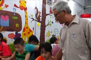 Người thầy bất đắc dĩ của trẻ nhập cư