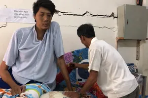 Clip: Kỳ lạ người đàn ông cao 2,5 m tại Cà Mau