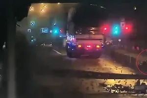 Clip: Sập giàn giáo ở hầm Thủ Thiêm, 1 người bị thương