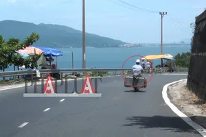 Video: Những đầu nậu mua xăng dầu trên đèo Hải Vân