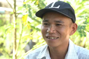 Anh xe ôm bỏ đón con để cứu người bị nạn