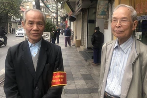 Người dân Hà Nội tham gia giữ trật tự các tuyến đường