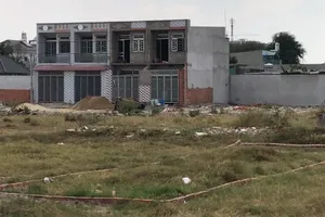 Tiết lộ bất ngờ việc chi tiền xây nhà lụi ở Bình Chánh 