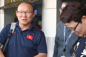 Phút giây HLV Park Hang- seo có mặt ở sân bay Tân Sơn Nhất