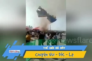 Video: Kinh hoàng cơn lốc 'ném' mọi thứ về đám đông