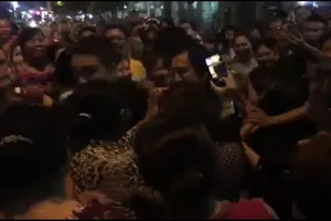 Kim Tử Long, Mỹ Chi bị vây ở đám tang Anh Vũ