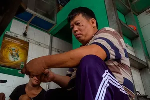 Ông Phúc mập sửa xe và những việc làm lạ đời