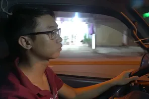 Xe cứu thương miễn phí của người hùng bóng đêm 