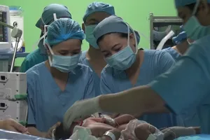 Tách thành công hai bé song sinh dính nhau phần gan 