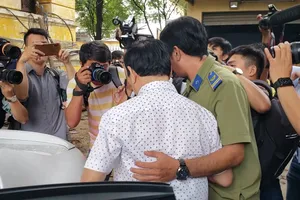 Khoảnh khắc Nguyễn Hữu Linh xuất hiện tại phiên tòa phúc thẩm